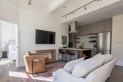 Image de Historic Charm w/ Innovation!