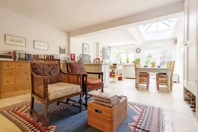 Dolphin Cottage -  a cosy cottage that sleeps 4 guests  in 2 bedrooms