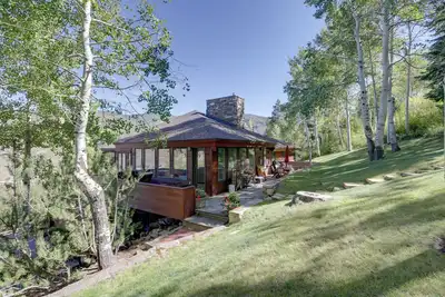 Image de Vail 'Treehouse' + Hot Tub, Sauna & Mtn Views