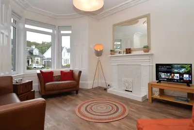 Glen Oirig, upper level apartment with sea views