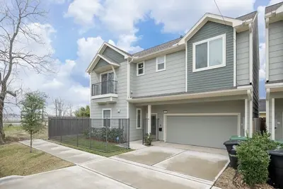 Image de Modern comfort 5 min from Minute Maid Park & Downtown attractions!