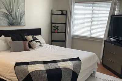 Image de Renovated Old Town Scottsdale Condo w/ private patio across from community pool.