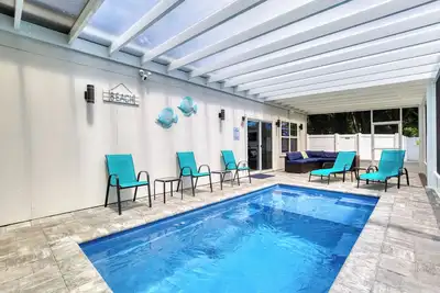 Image de House with Screened Heated Pool year-round with 10 minutes to the Beaches!