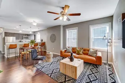 Image de Oakley Square 2br Condo-Walkable with Free Parking