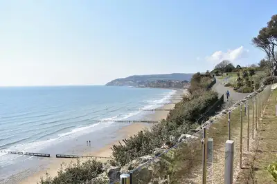 Image de Modern ground floor apartment with stunning views and just a short walk to the sandy beach.