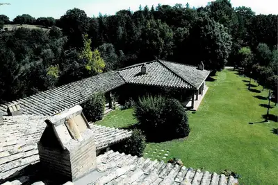 Image de Private, 50-acre estate in Tiber Valley. Fully gated.