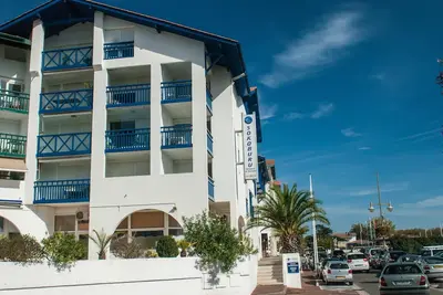 Image de Proche de la Plage | Studio + Vue sur le Port