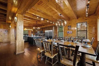 Image de Luxury Cabin Awesome Mountain Views Sleeps 42