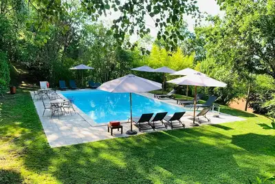 Image de Appartement dans une maison de vacances avec piscine, climatisation, Wifi, Tv, patio, parking