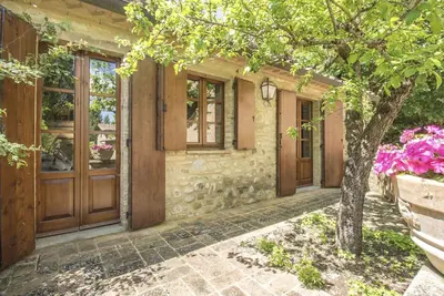 Image de Bel appartement dans une maison de vacances avec piscine, Wifi, climatisation, Tv, véranda