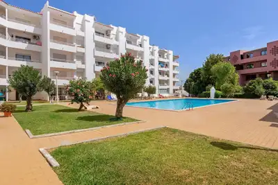 Image de Joli appartement pour 6 personnes avec climatisation, piscine, Wifi, Tv, terrasse et parking