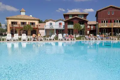 Image de Joli appartement pour 8 personnes avec piscine, Wifi, terrasse et parking