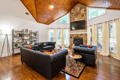 Image de Poolside Farm Serenity: Group Perfect, Cozy Gazebo