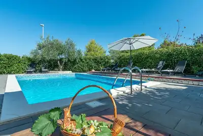Image de Belle maison de vacances privée avec climatisation, Wifi, piscine privée, Tv, terrasse, parking