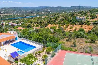 Image de Joli appartement dans une maison de vacances avec piscine, Wifi, climatisation, Tv, terrasse