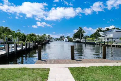 Image de Pompano Gem- Waterfront, Walk to Beach, Heated Pool