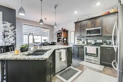 Image de 7 minutes away fro Edmonton International Airport beautiful home stay