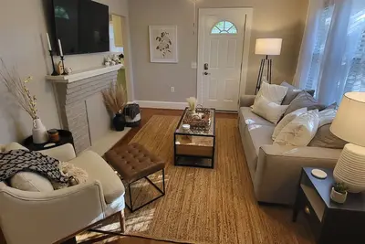 Image de Classy Copacetic Cottage-King bd, Clean, close to Downtown, Furman, Swamp Rabbit