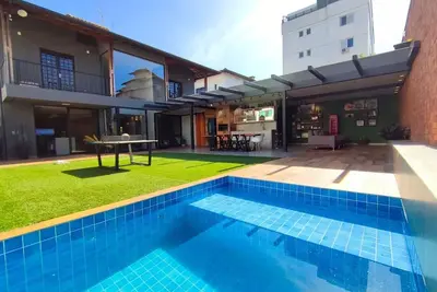 Luxury House With Pool And Gourmet Area