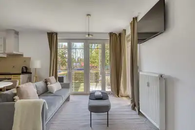Image de Luxe Cents Studio w/ Balcony & Elevator, nr Bus Station, by Blueground