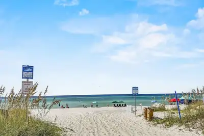 Image de \"Happy Oasis\" | Beach Views | Steps to the beach | Bike to Rosemary Beach