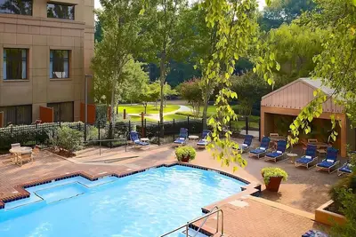 Image de Comfort and Convenience! Parking, Pool Access! Close to McDaniel Farm Park!