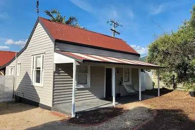 Image de 'Pickett's Cottage' - Circa 1868 - oldest in Knox, close to Dandenong Ranges.