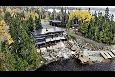 Image de Beautiful lake house perfect for snowmobile trip or relaxing gateway