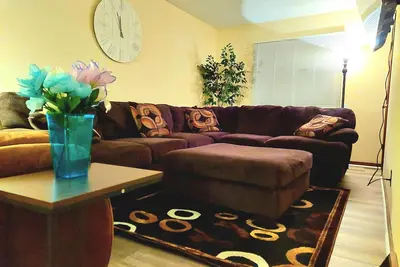 Image de Como's Finest- A Home Away From Home- Sleeps 10