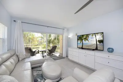 Image de Plantation Village #37: 2 Br Pool View Condo on 7 Mile Beach w/ Pool & Tennis