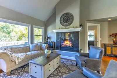 Image de Luxury Home w/ Large Deck, Fire Pit, & Stunning Mountain Views! 5 mi. to skiing!
