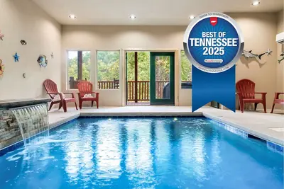 Image de 70\" Tv, Huge Heated Indoor Pool, A+ Location, Arcades, Fire Pit, Fast Wi-Fi