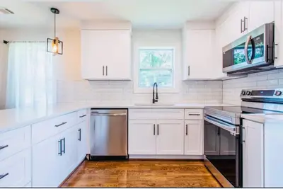 Image de Grove Park- ‘Newly Renovated’ home- just mins from Midtown/Downtown Atlanta.