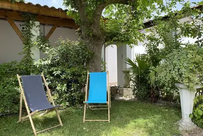 Image de Charmante villa de style bassin avec jardinet à 1min de la plage