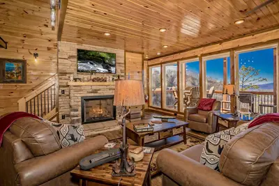 Image de Angels Among Us: Mtn Views! Resort Pool, Wi-Fi, Hot Tub, Games, near Attractions