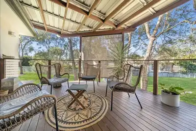 Image de Sleeps 10, 2 bathroom Kitchens, Central to Brisbane Gold C & Theme parks Views