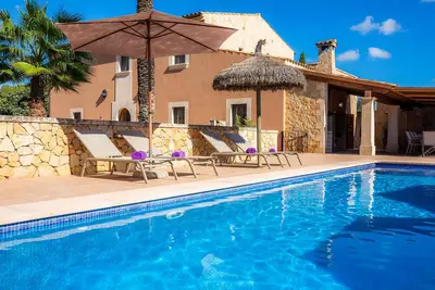Villa \"Cas Cuni\" avec Piscine, Terrasse & Wi-Fi