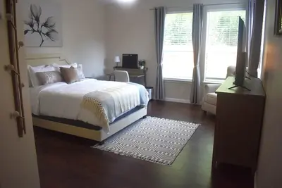 Image de Spacious, west Houston 2-story home with backyard