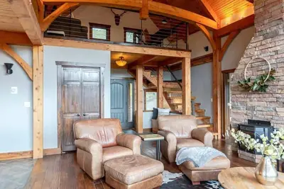 Image de Secluded Custom 5 Br w/Panoramic Mountain Views!