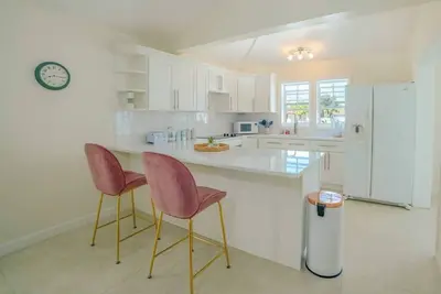 Modern 3-Bedroom Home - Harbour Breeze