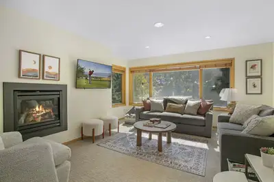 Image de Modern Vail Condo, steps to Free Shuttle | Sf201
