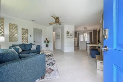 Image de Golden Greek Getaway - 2 / 1 in Heart of Tampa