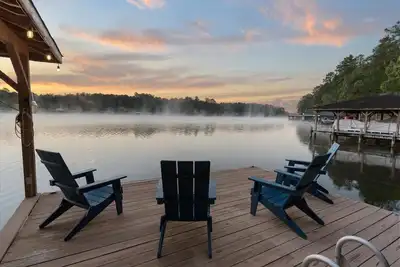 Peachy Pines - Serene Lakefront Cottage w\/ Dock