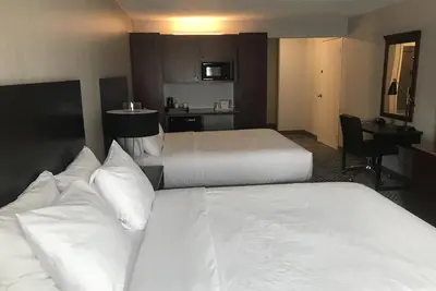 Image de Privately Owned Handicap Accessible Hotel Room, less than 2 miles to Und!