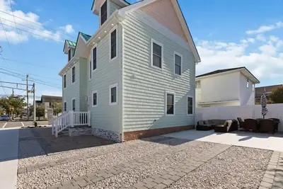 Image de 5 Bedroom New House in the Crest