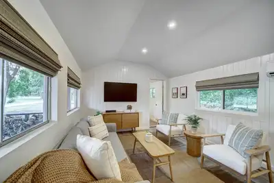 Image de Scenic Tulsa Getaway w/ Deck + Fire Pit