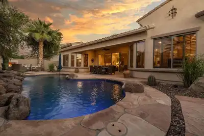 Image de Luxe Southwest Villa: Heated Pool + Pool Table