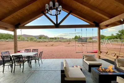 Image de Premium Stay on 2 Acres with Red Rock Views - 5 min to Downtown