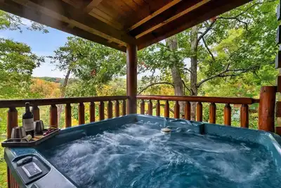 Image de 2 Pools & Mini Golf! Private HotTub with views, 2 King beds, Games, Gated Resort