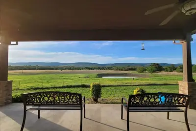 Image de ★Rest & Replenish★ | 10min to Lake | Stunning Mountain Views